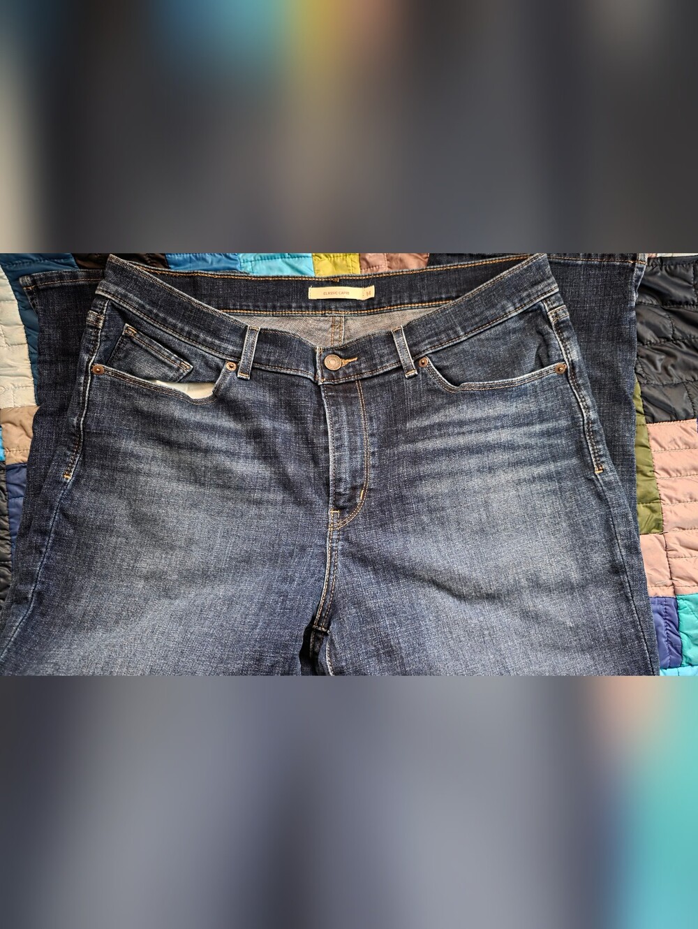 Women's Capri Jeans in Faded Blue